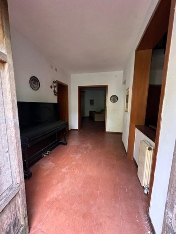 casa indipendente in vendita a Massa