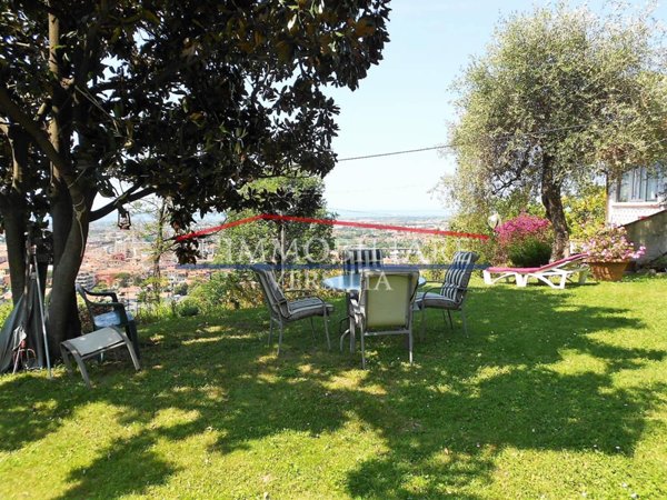 casa indipendente in vendita a Massa in zona Marina di Massa