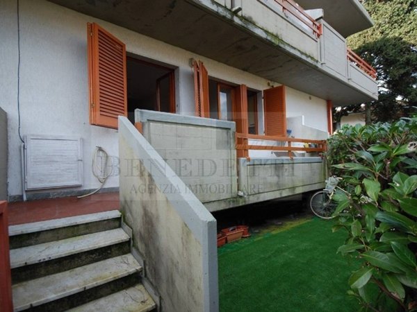 casa indipendente in vendita a Massa in zona Marina di Massa