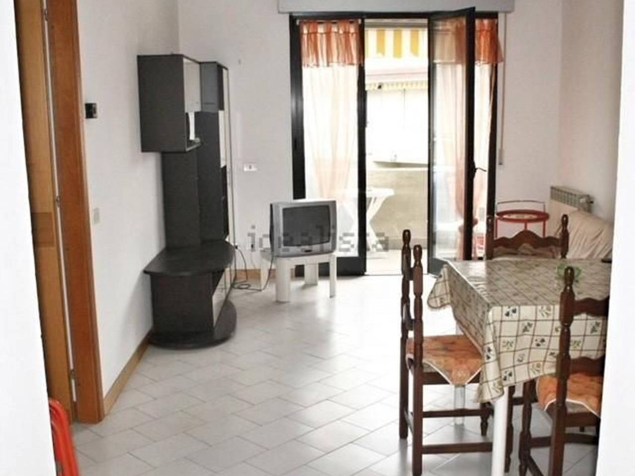 appartamento in vendita a Massa in zona Marina dei Ronchi