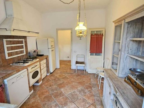 appartamento in vendita a Massa in zona Romagnano