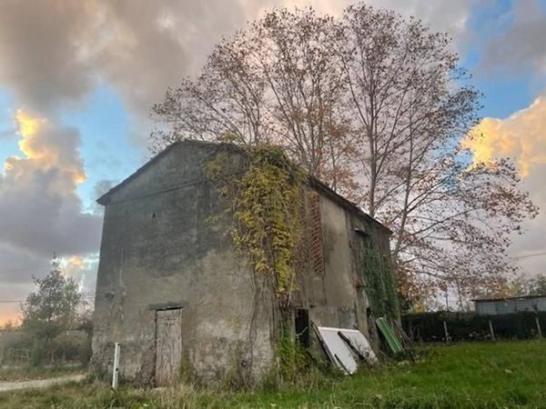 casa indipendente in vendita a Massa in zona Marina di Massa