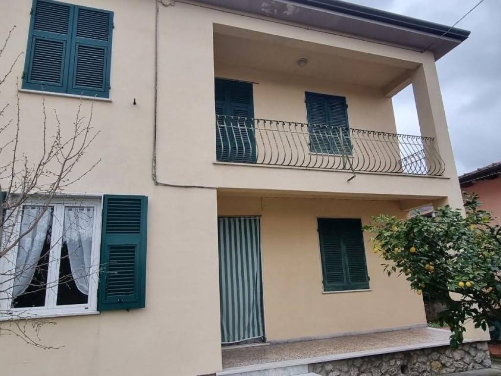 casa indipendente in vendita a Massa in zona Mirteto