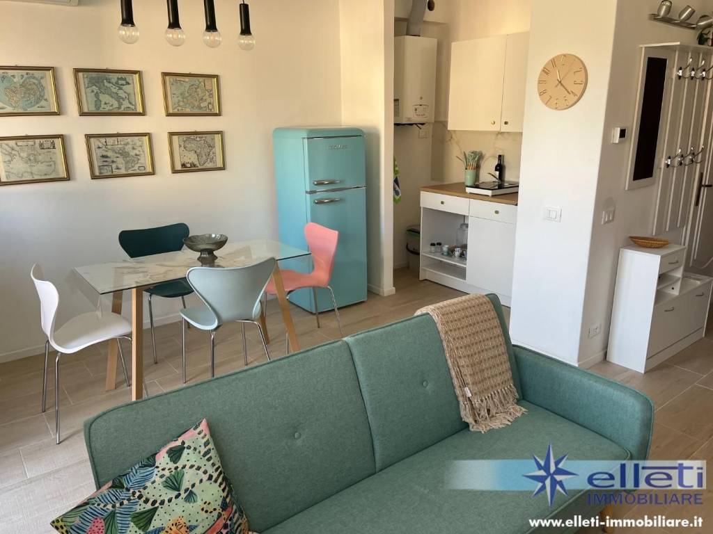 appartamento in vendita a Massa in zona Marina dei Ronchi