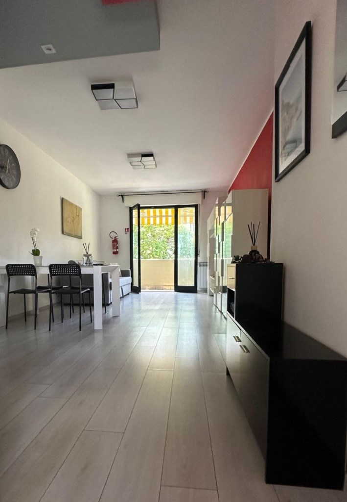 appartamento in vendita a Massa in zona Marina dei Ronchi