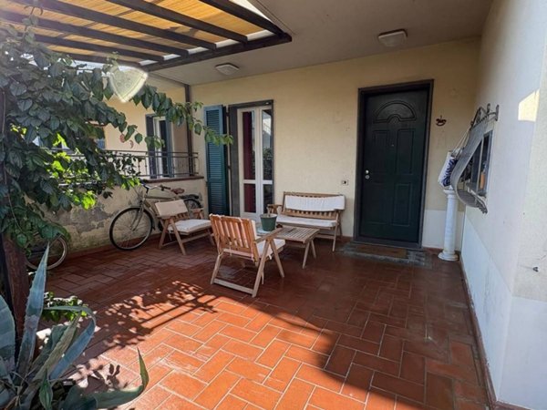 casa indipendente in vendita a Massa in zona Marina di Massa