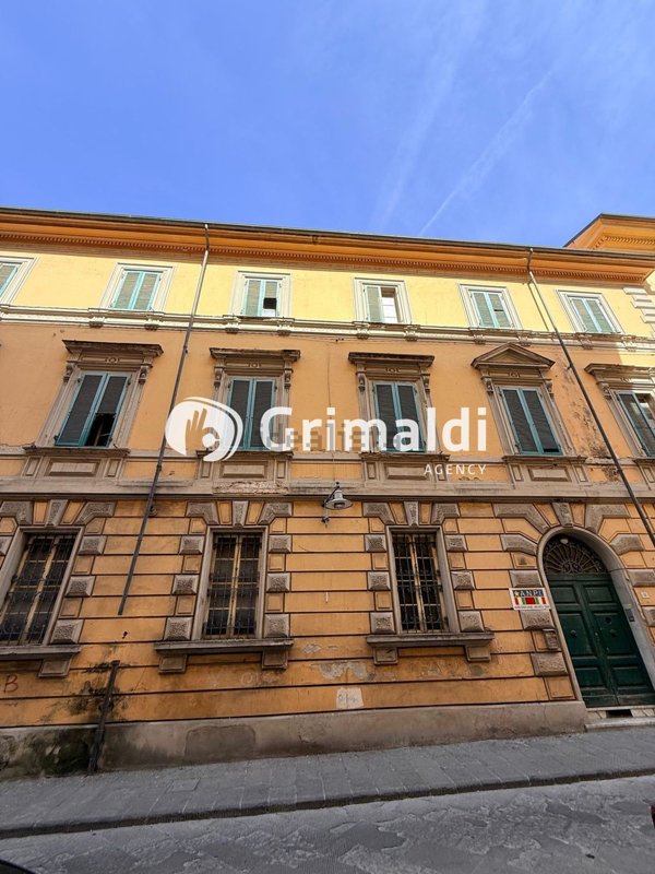 intera palazzina in vendita a Massa in zona Centro Storico