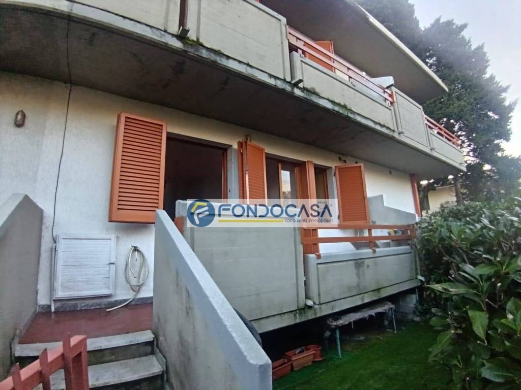 casa indipendente in vendita a Massa in zona Marina dei Ronchi