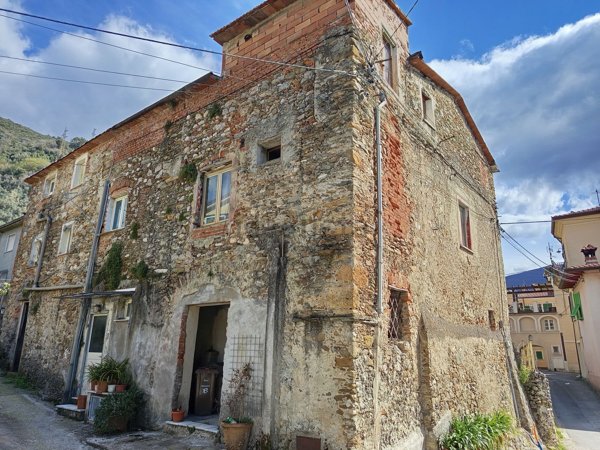 appartamento in vendita a Massa in zona Mirteto