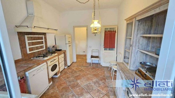 appartamento in vendita a Massa in zona Castagnola