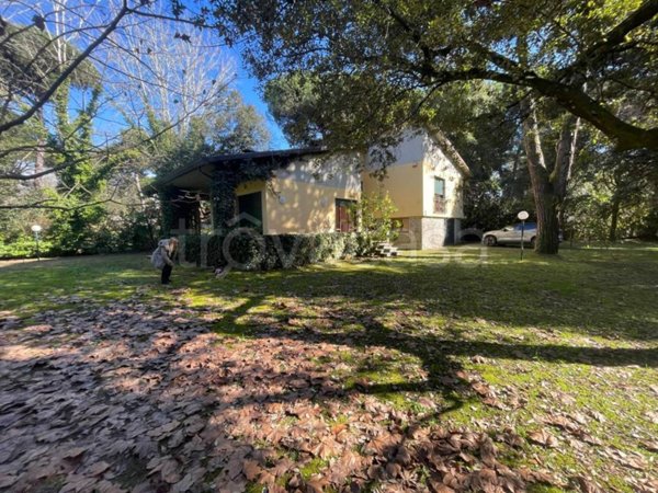casa indipendente in vendita a Massa in zona Poveromo
