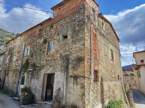 casa indipendente in vendita a Massa in zona Mirteto