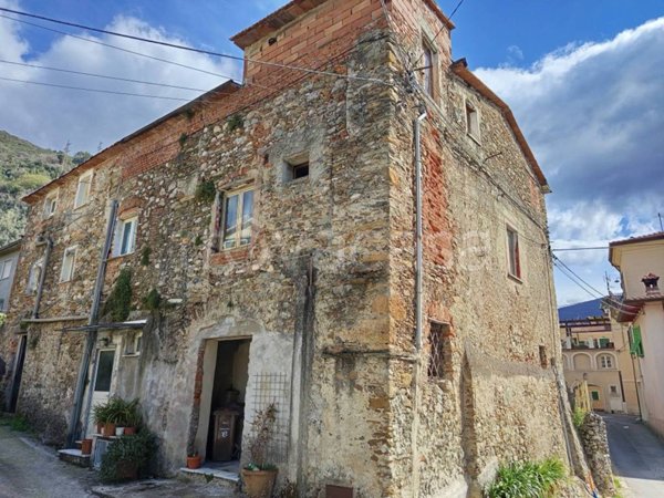 casa indipendente in vendita a Massa in zona Mirteto