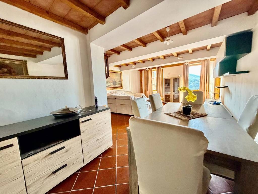 casa indipendente in vendita a Massa in zona Antona