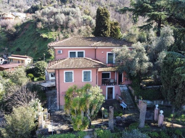 casa indipendente in vendita a Massa