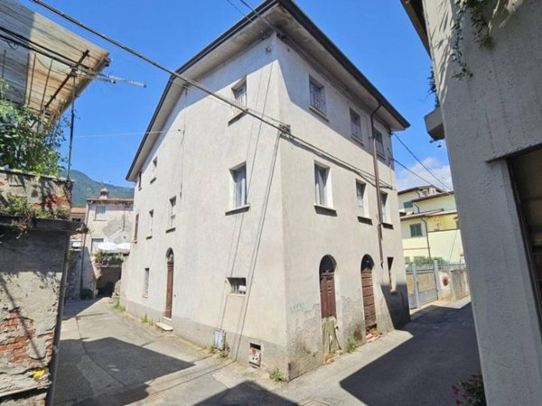 casa indipendente in vendita a Massa in zona Centro Storico