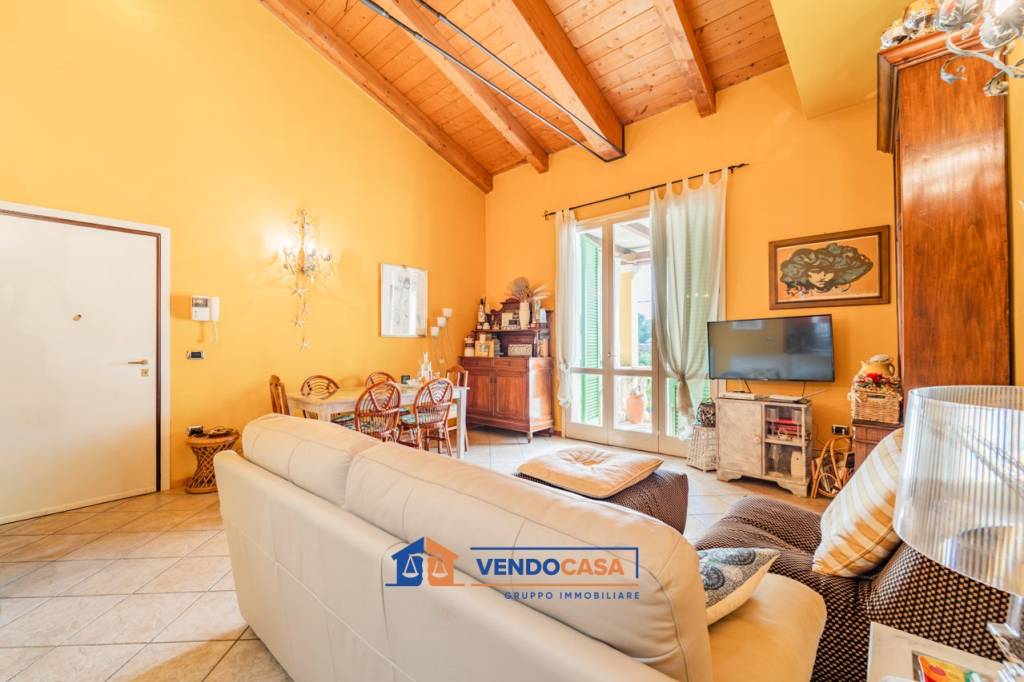 appartamento in vendita a Massa in zona Poveromo