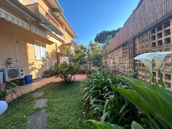 appartamento in vendita a Massa in zona Centro Storico
