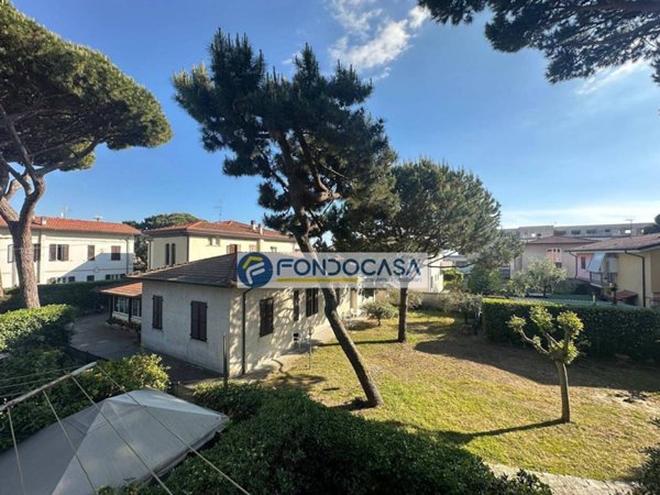 appartamento in vendita a Massa in zona Marina di Massa
