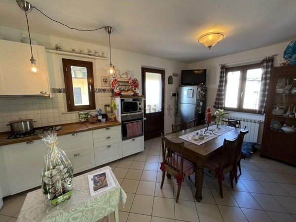 casa indipendente in vendita a Massa