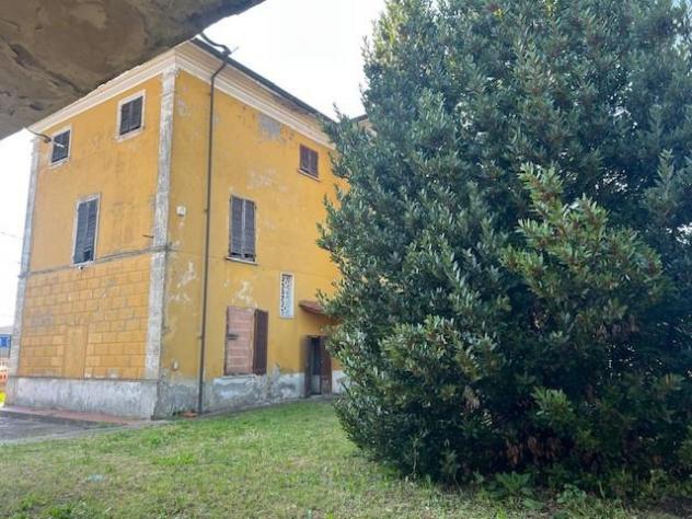 casa indipendente in vendita a Massa