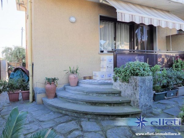 casa indipendente in vendita a Massa in zona Marina di Massa