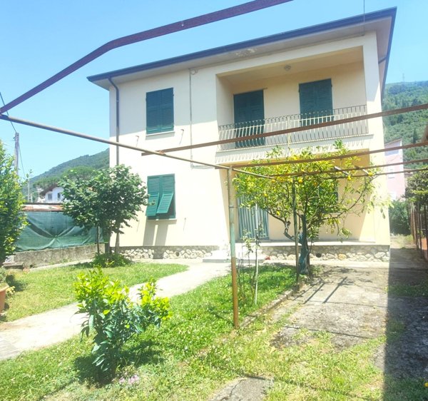 casa indipendente in vendita a Massa in zona Mirteto