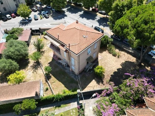 casa indipendente in vendita a Massa in zona Centro Storico
