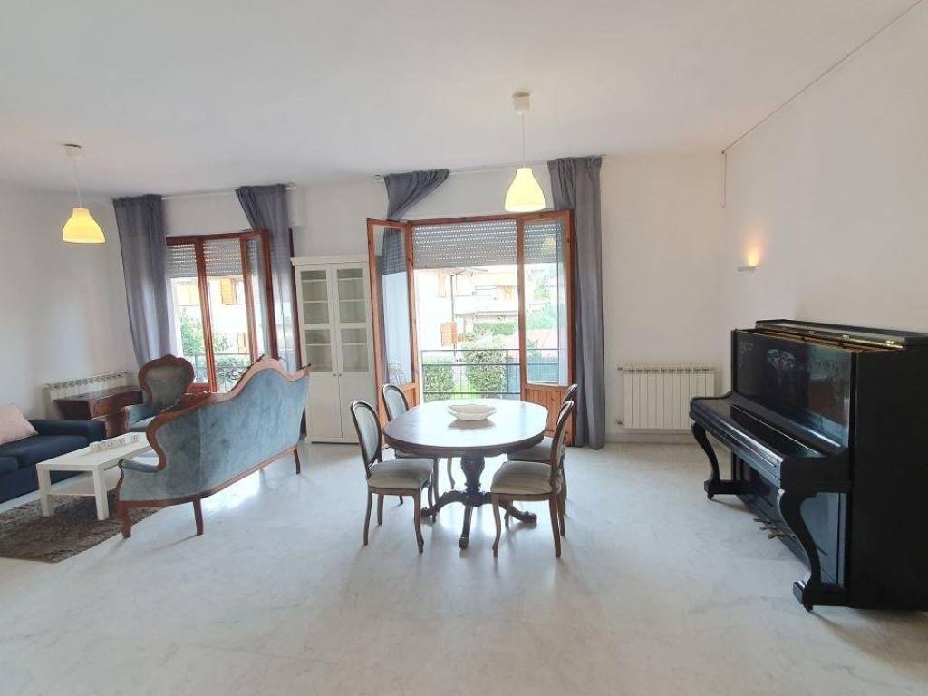 appartamento in vendita a Massa in zona Marina dei Ronchi