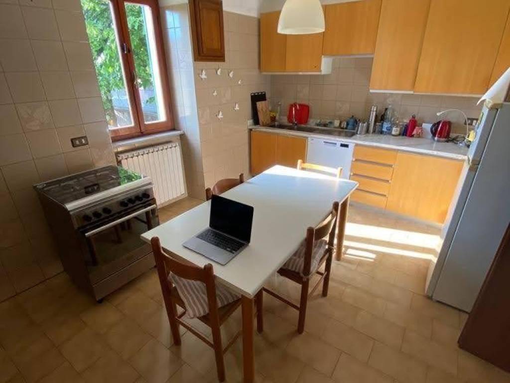 appartamento in vendita a Massa in zona Castagnola