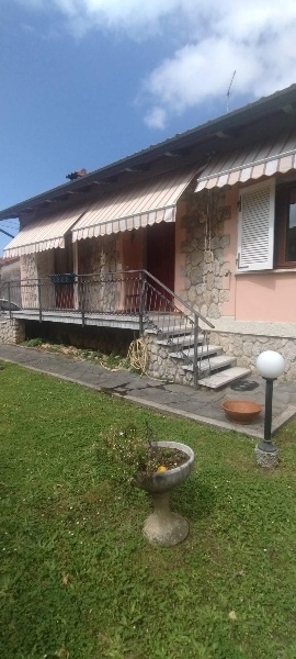 casa indipendente in vendita a Massa in zona Centro Storico