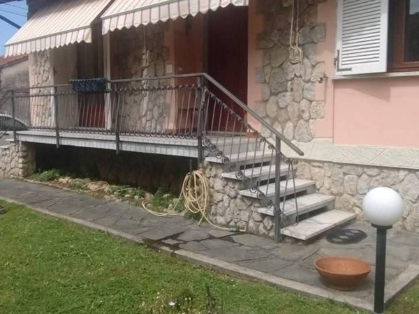 casa indipendente in vendita a Massa in zona Centro Storico