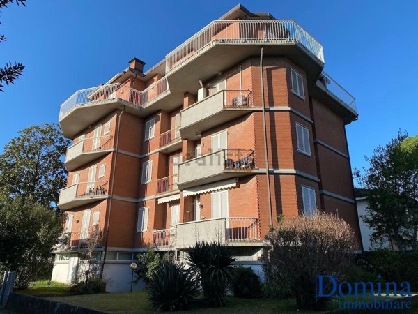 appartamento in vendita a Massa in zona Marina dei Ronchi