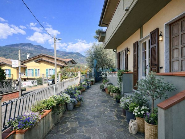 casa indipendente in vendita a Massa in zona Centro Storico