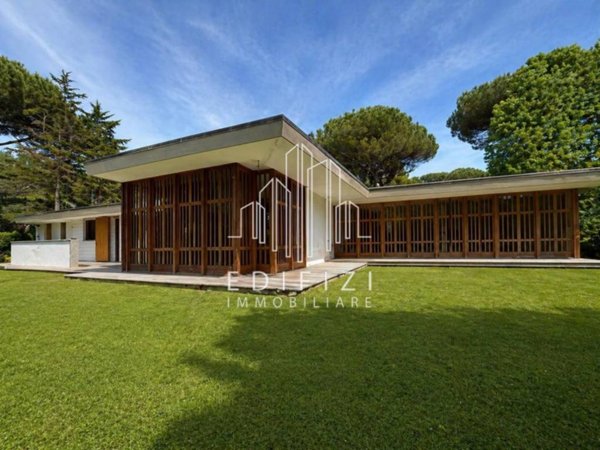 casa indipendente in vendita a Massa in zona Poveromo