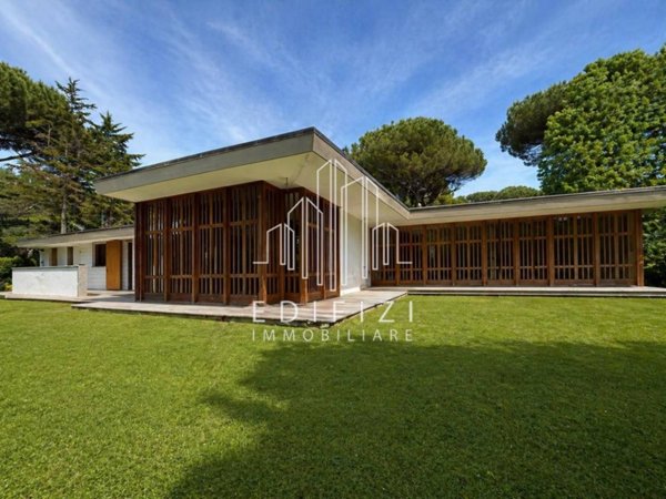 casa indipendente in vendita a Massa in zona Poveromo