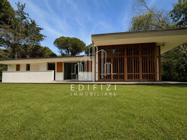 casa indipendente in vendita a Massa in zona Poveromo