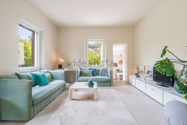 casa indipendente in vendita a Massa in zona Marina dei Ronchi