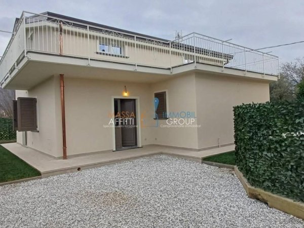 casa indipendente in vendita a Massa in zona Centro Storico