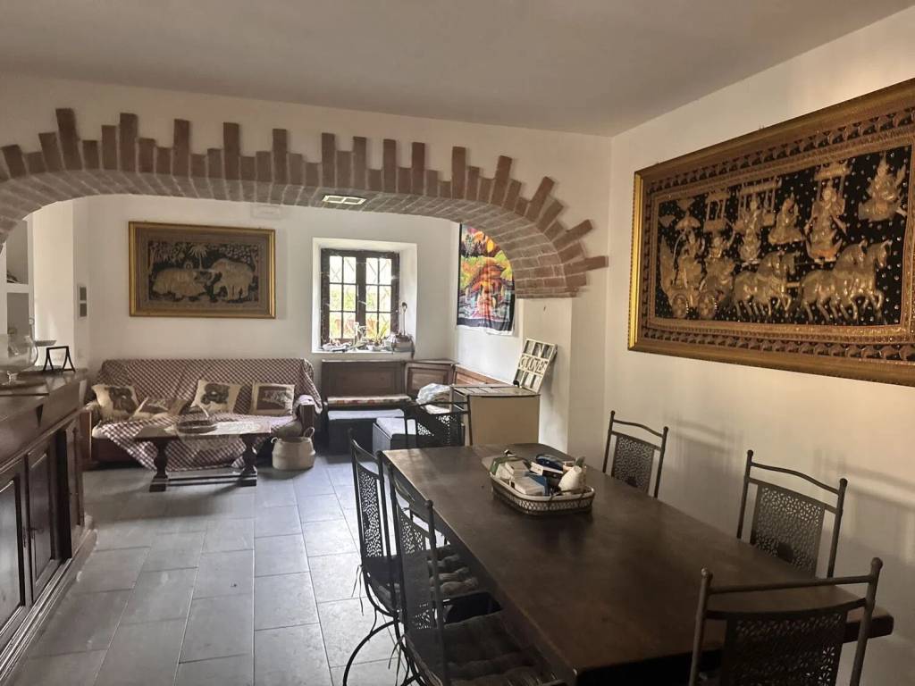 casa indipendente in vendita a Massa