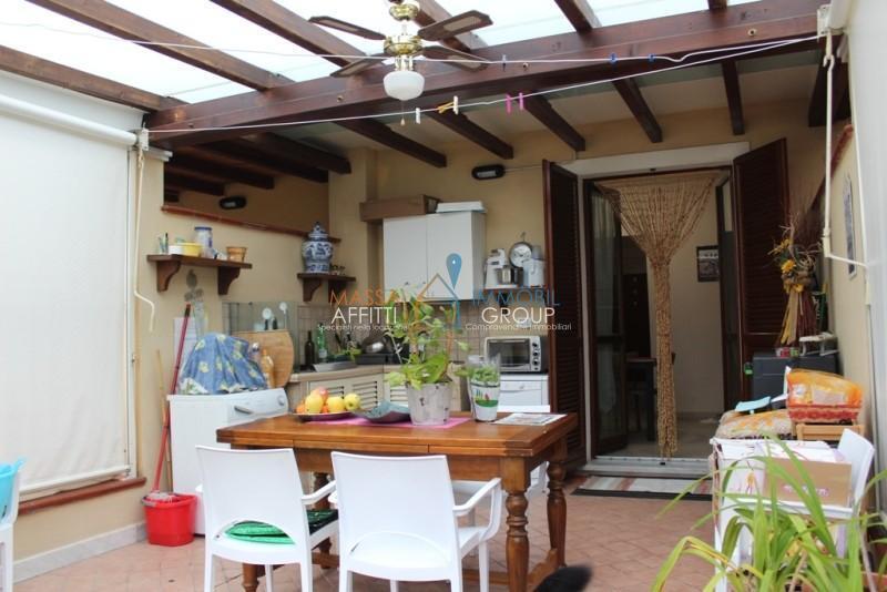 casa indipendente in vendita a Massa