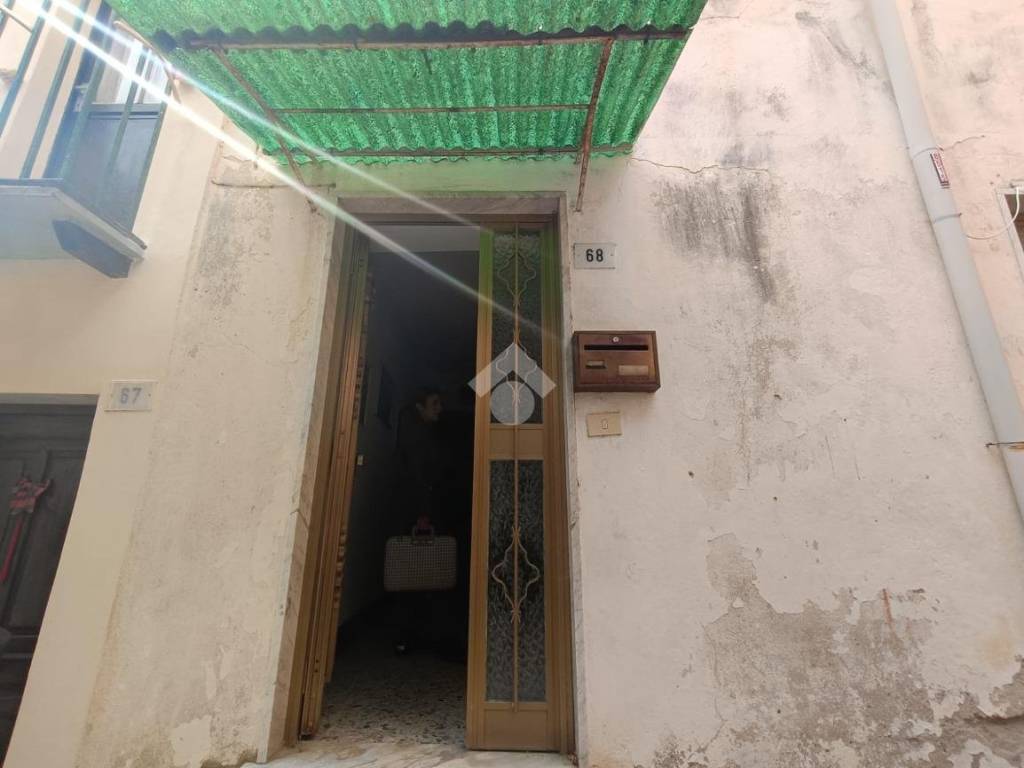 casa indipendente in vendita a Massa in zona Pariana