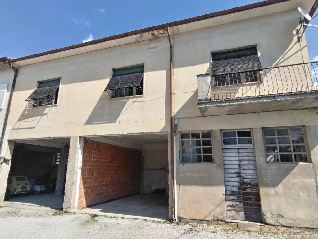 appartamento in vendita a Massa in zona Poveromo