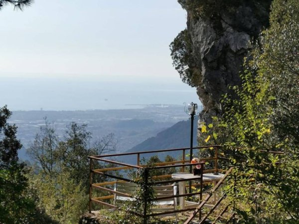 casa indipendente in vendita a Massa
