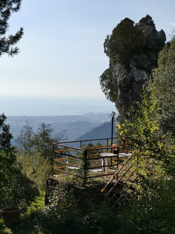 casa indipendente in vendita a Massa