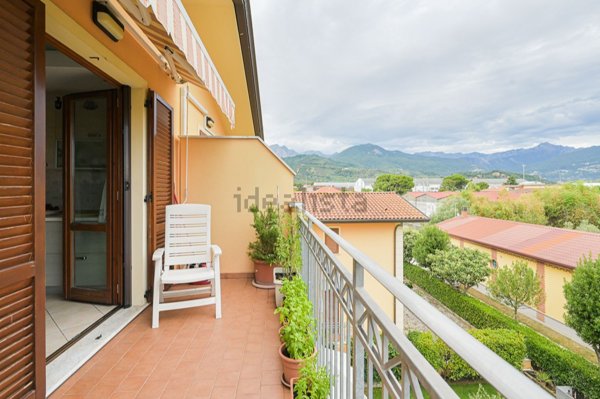 appartamento in vendita a Massa in zona Marina di Massa