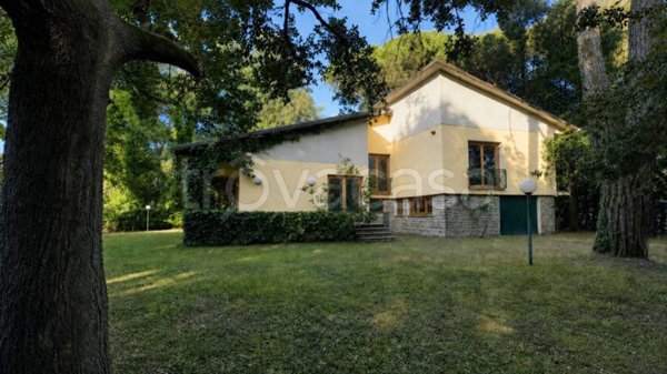 casa indipendente in vendita a Massa in zona Poveromo
