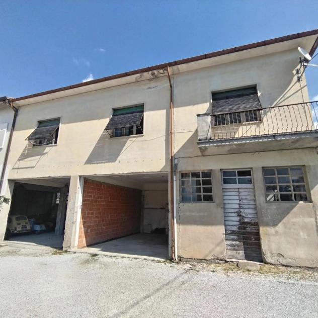 casa indipendente in vendita a Massa in zona Marina di Massa