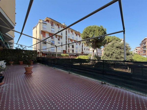 appartamento in vendita a Massa in zona Marina di Massa