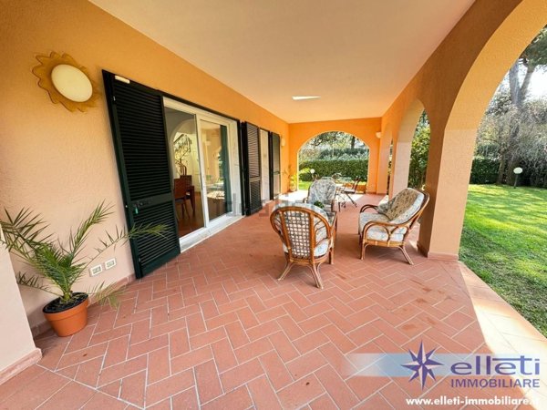 casa indipendente in vendita a Massa in zona Marina dei Ronchi